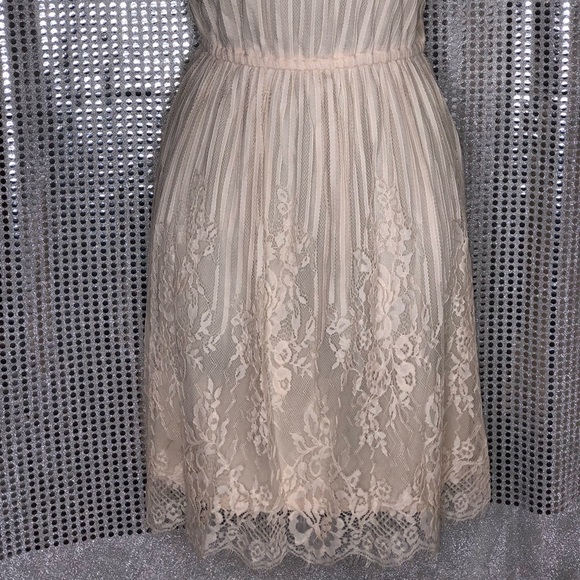 Size Medium Cream Lace Dress - Picture 3 of 6